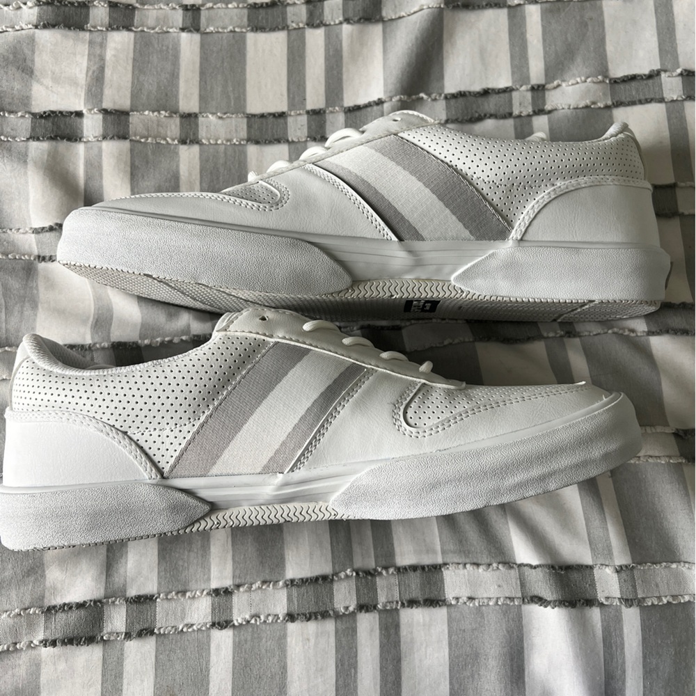 Sperry Halyard Retro Lace Up Sneakers